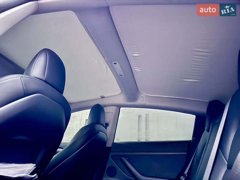 Седан Tesla Model 3 2022 в Днепре