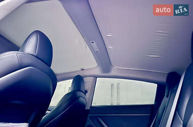 Седан Tesla Model 3 2022 в 