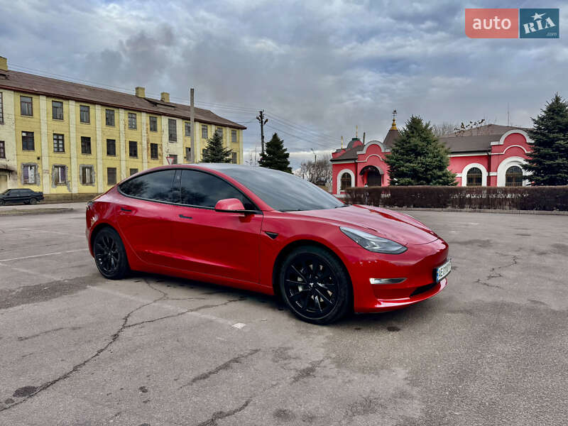 Седан Tesla Model 3 2022 в Днепре