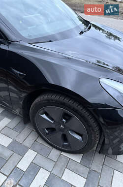 Седан Tesla Model 3 2020 в 