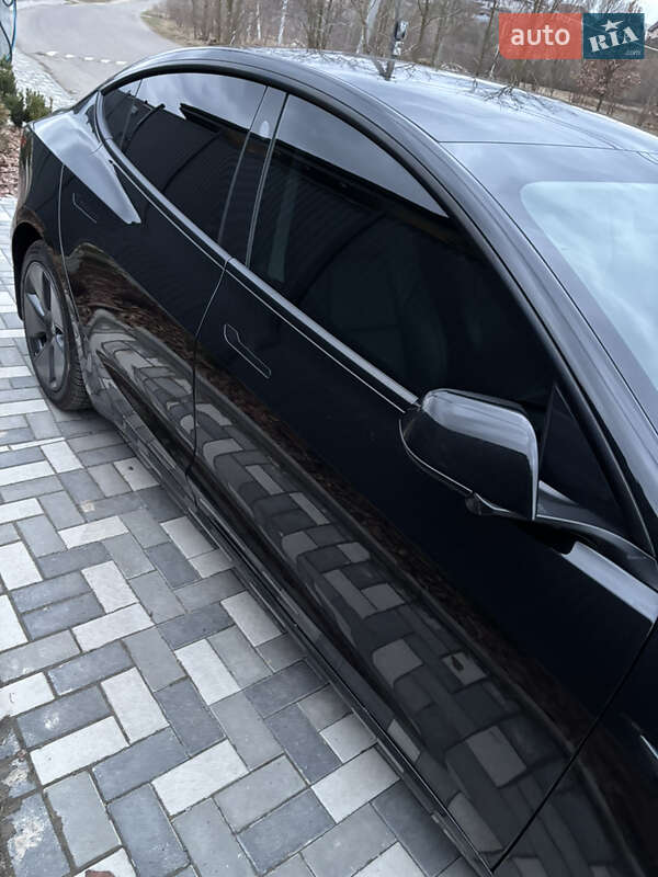 Седан Tesla Model 3 2020 в Киеве