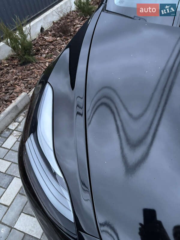 Седан Tesla Model 3 2020 в Киеве