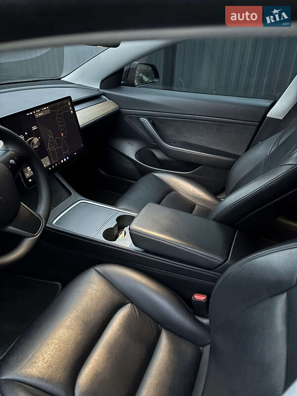 Седан Tesla Model 3 2020 в Киеве