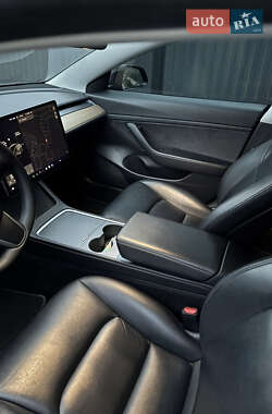 Седан Tesla Model 3 2020 в 