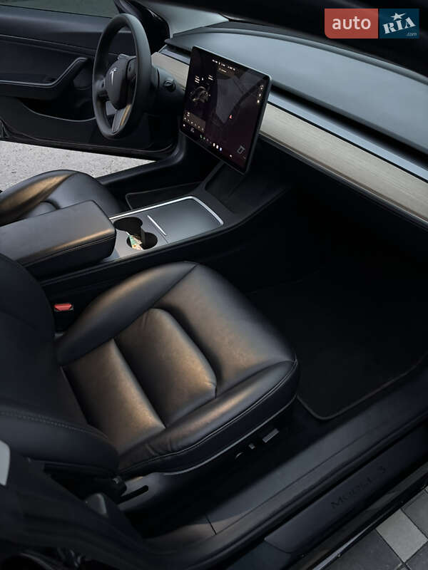 Седан Tesla Model 3 2020 в Киеве