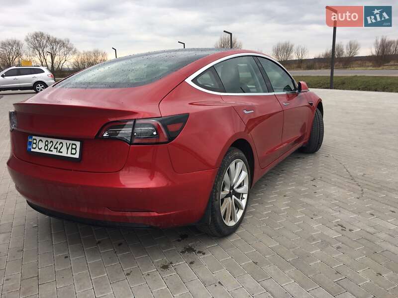 Седан Tesla Model 3 2018 в Буске