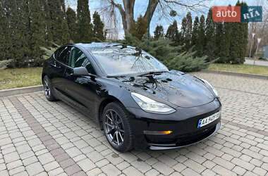 Седан Tesla Model 3 2021 в Киеве