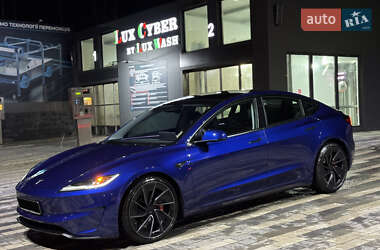 Седан Tesla Model 3 2024 в 