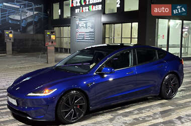 Седан Tesla Model 3 2024 в 