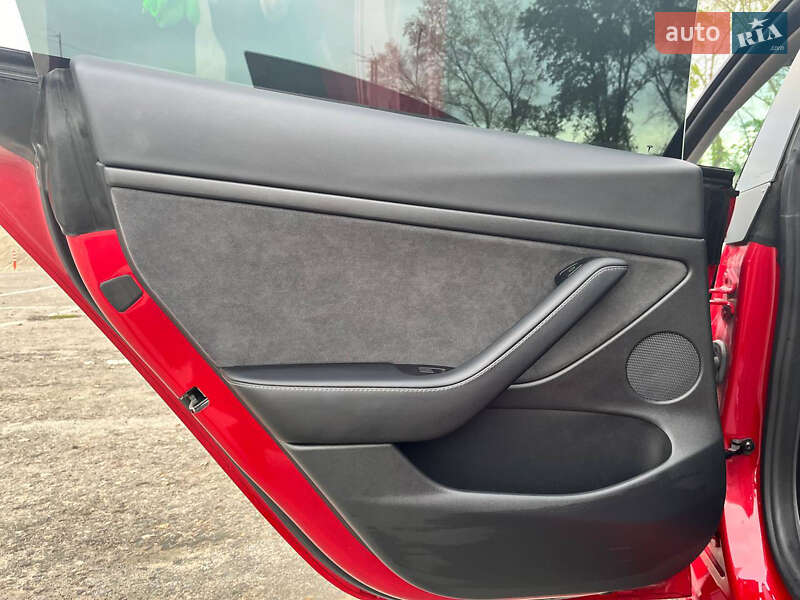 Седан Tesla Model 3 2022 в Киеве