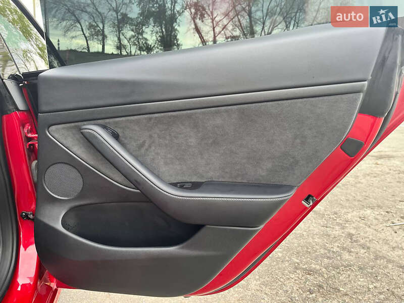 Седан Tesla Model 3 2022 в Киеве