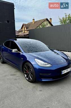 Седан Tesla Model 3 2020 в Києві