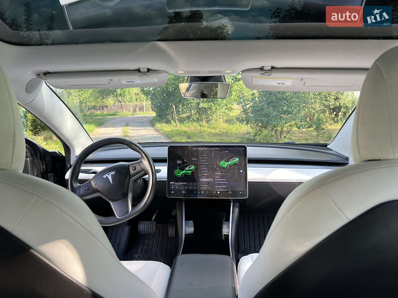 Седан Tesla Model 3 2018 в Долине