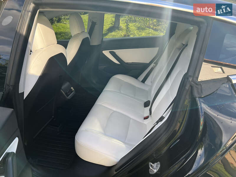 Седан Tesla Model 3 2018 в Долине