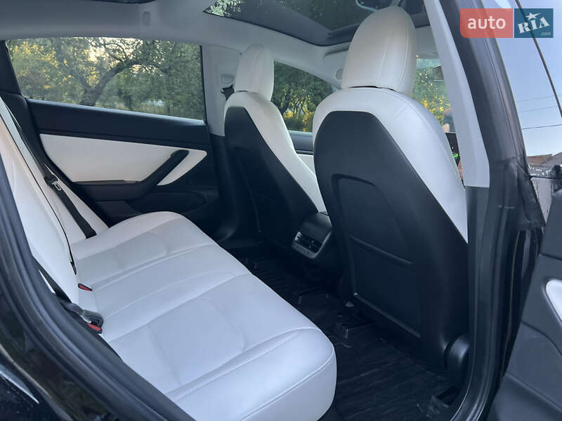 Седан Tesla Model 3 2018 в Долине