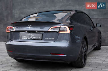 Седан Tesla Model 3 2021 в Киеве