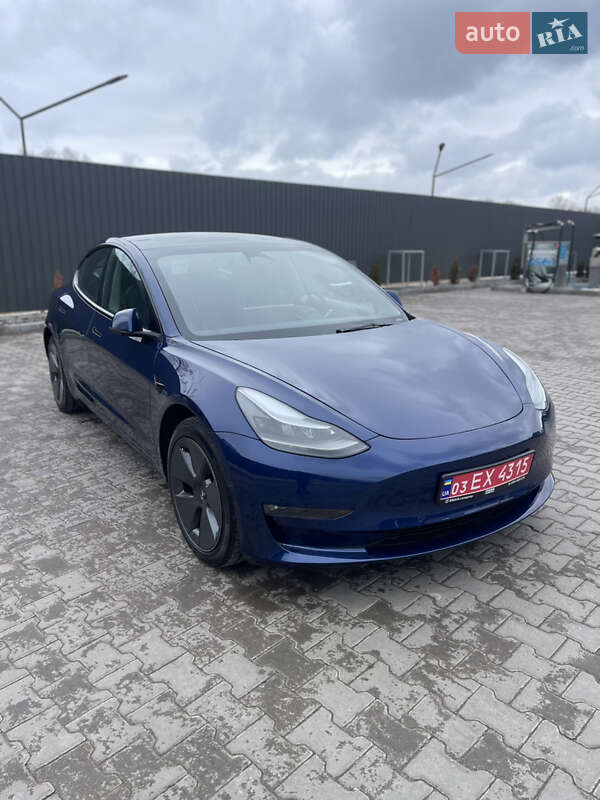 Седан Tesla Model 3 2022 в Фастове