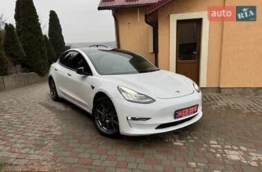 Седан Tesla Model 3 2019 в Львові