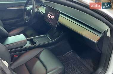 Седан Tesla Model 3 2022 в 