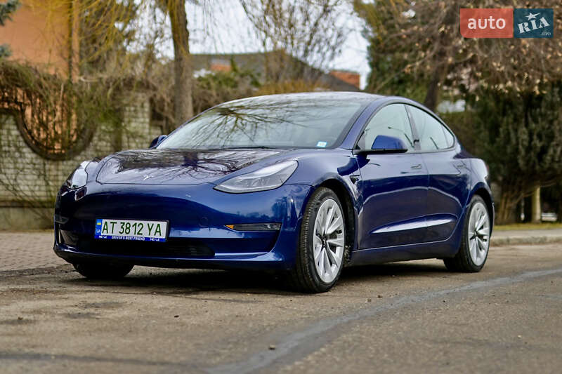 Седан Tesla Model 3 2022 в Ивано-Франковске