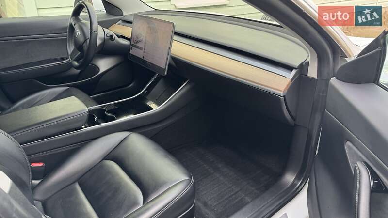 Седан Tesla Model 3 2019 в Днепре