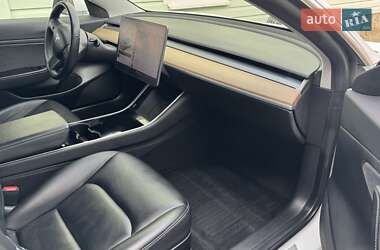 Седан Tesla Model 3 2019 в 