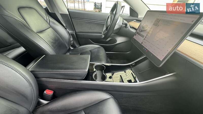 Седан Tesla Model 3 2019 в Днепре