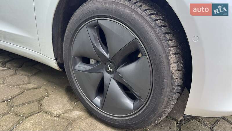 Седан Tesla Model 3 2019 в Днепре