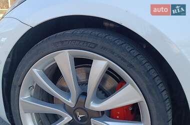 Седан Tesla Model 3 2019 в 