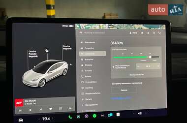 Седан Tesla Model 3 2018 в Києві