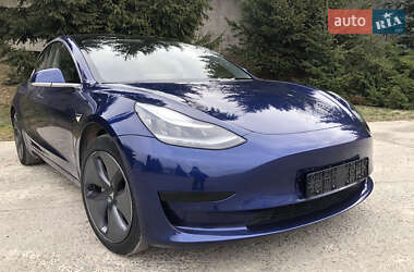 Седан Tesla Model 3 2019 в Львові