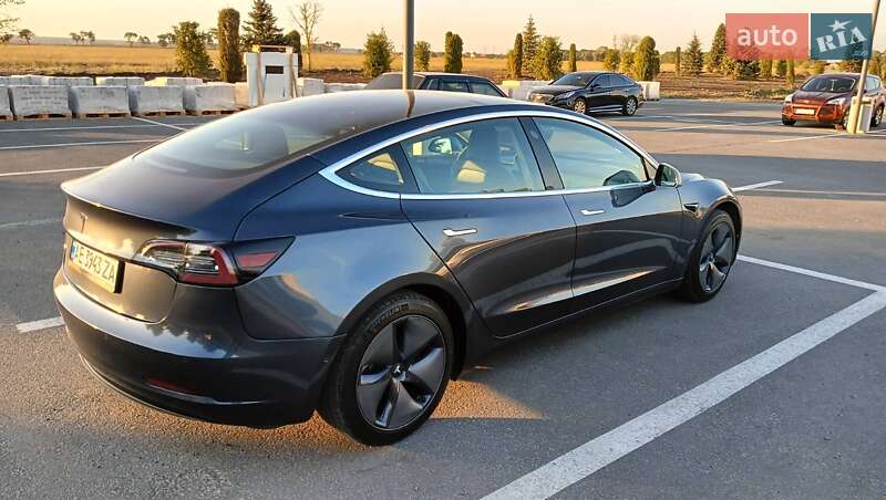 Седан Tesla Model 3 2020 в Дніпрі