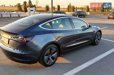 Седан Tesla Model 3 2020 в 