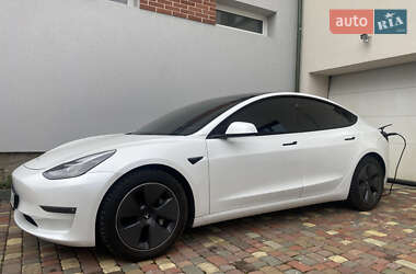 Седан Tesla Model 3 2022 в 