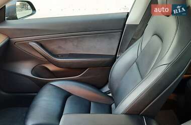 Седан Tesla Model 3 2020 в 