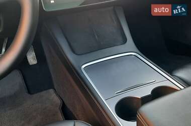 Седан Tesla Model 3 2020 в 