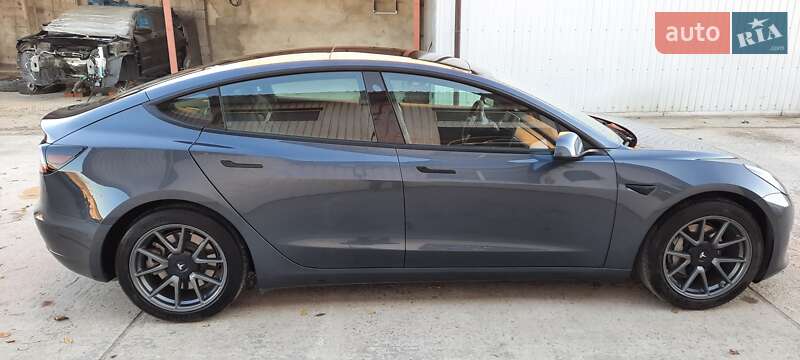 Седан Tesla Model 3 2020 в Ровно