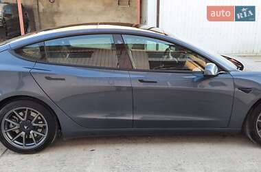 Седан Tesla Model 3 2020 в 