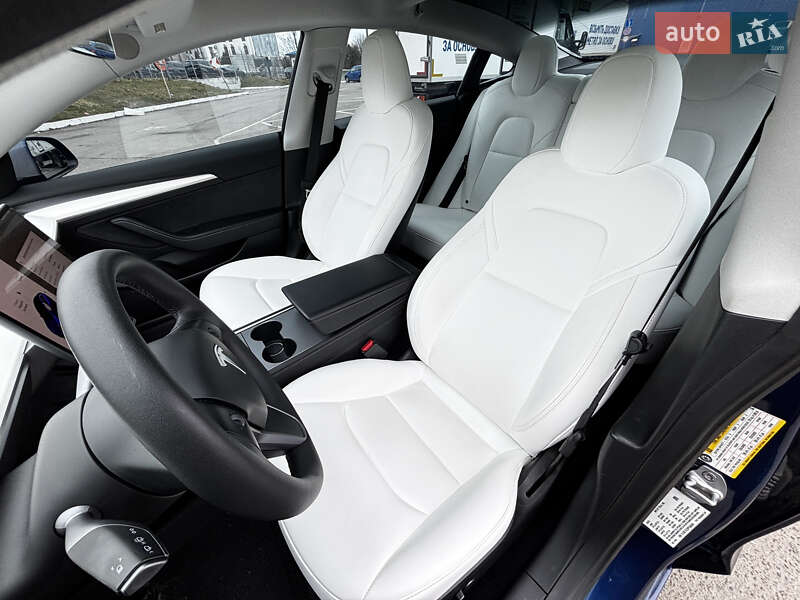 Седан Tesla Model 3 2023 в Львові