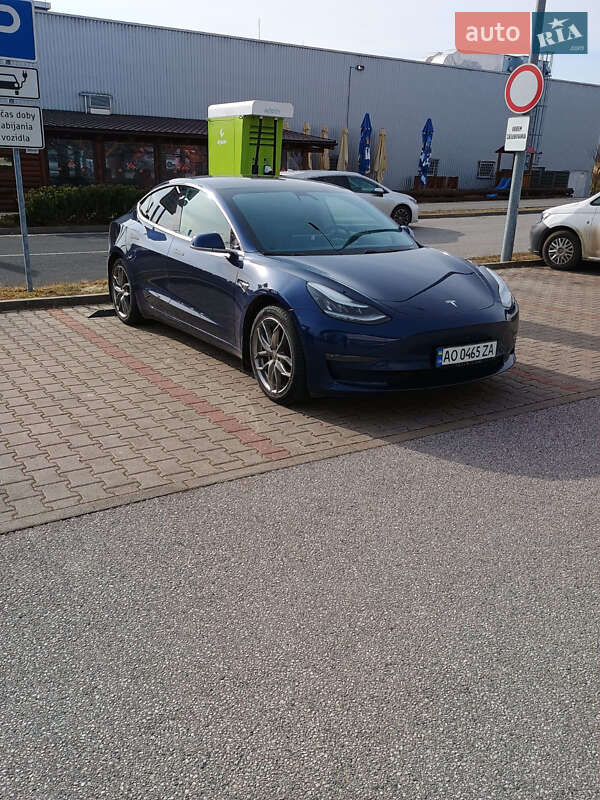 Седан Tesla Model 3 2019 в Ужгороде