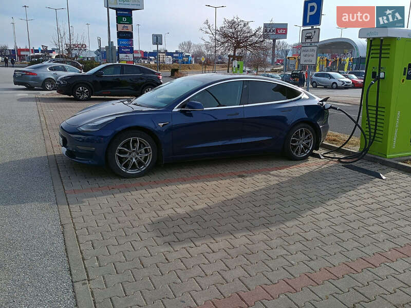 Седан Tesla Model 3 2019 в Ужгороде