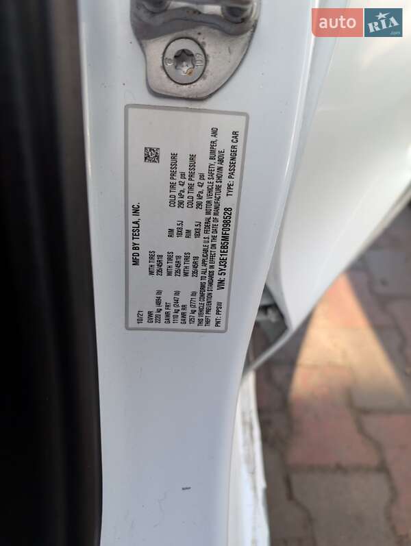 Седан Tesla Model 3 2021 в Луцке