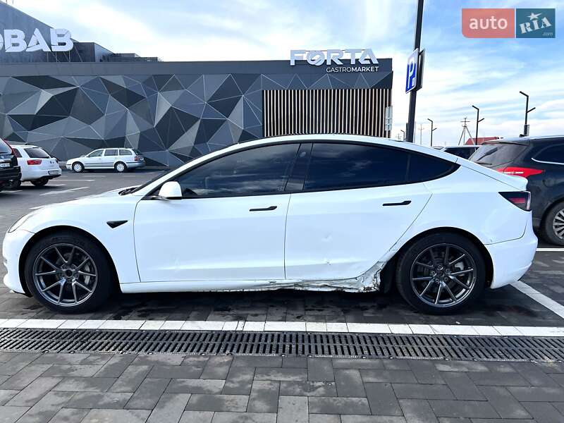 Седан Tesla Model 3 2021 в Луцке