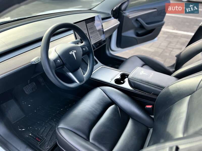 Седан Tesla Model 3 2021 в Луцке