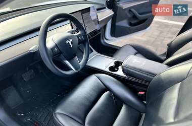 Седан Tesla Model 3 2021 в 