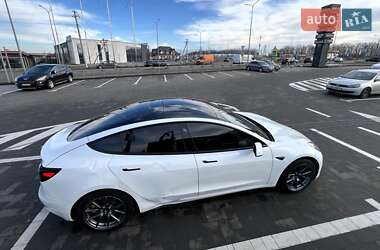 Седан Tesla Model 3 2021 в 