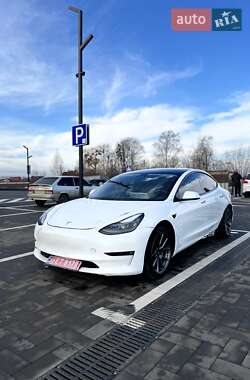 Седан Tesla Model 3 2021 в 