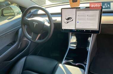 Седан Tesla Model 3 2020 в 