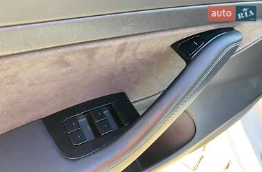 Седан Tesla Model 3 2020 в 