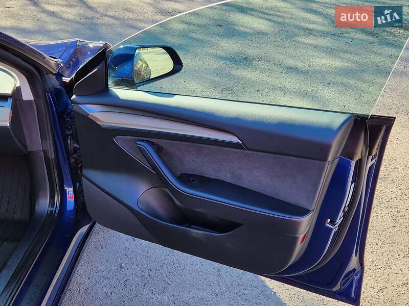 Седан Tesla Model 3 2022 в Львове
